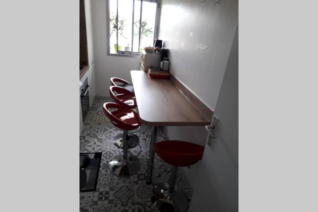 Chaleureux appart 2 pièces entièrement rénové. Appartamento Saint-Laurent-du-Var Esterno foto